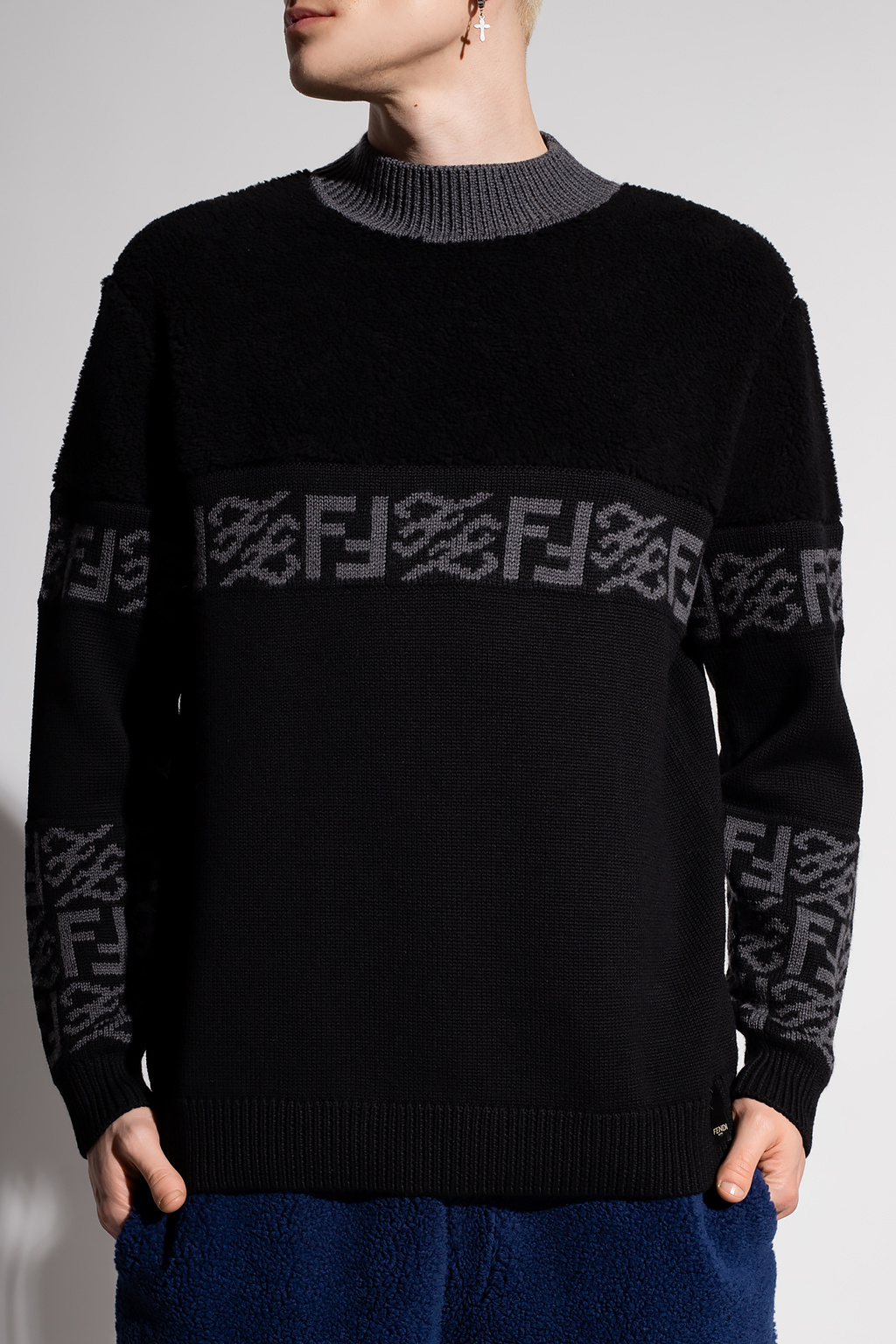 Tシャツ・カットソー FENDI Embroidered Viscose Sweater FZXD57AUZRF0ZNM_02?wid=2000&